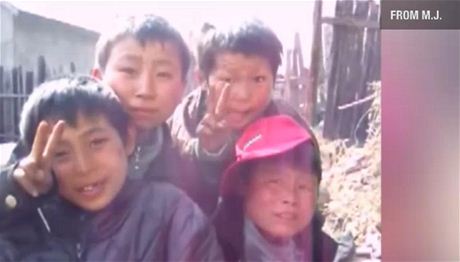 tyi z celkem devíti severokorejských sirotk, kteí se s pomocí misionáe M. J. snaili uprchnout za lepím ivotem