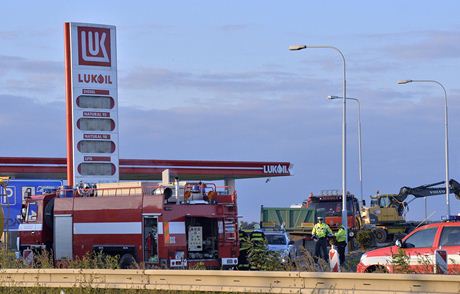 Místo výbuchu u rozestav�né benzinové pumpy u Zdib  | na serveru Lidovky.cz | aktu�ln� zpr�vy