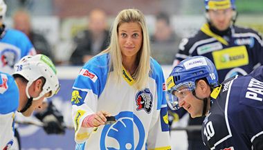 Buly na hokeji vhodila plzeská rodaka a úspná tenistka Andrea Hlaváková