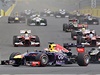 Nmecký pilot formule 1 Sebastina Vettel (vpedu) z Red Bullu bhem Velké ceny v Koreji