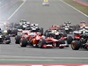 panlský pilot formule 1 Fernando Alonso (ervený vz uprosted) ze stáje Ferrari na Velké cen v Koreji