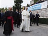 Pape Frantiek kráí ulicemi Assisi