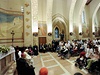 Pape Frantiek hovoí na setkání s handicapovanými lidmi v kostele ve mst Assisi