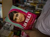 Píbh Malalaj v kniním vydání. Kníka vyla i v jejím rodném Pákistánu.