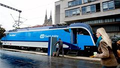 Spirit of Brno � první elektrická lokomotiva Taurus od Siemensu ve firemním modrobílém nát�ru s logem �D.