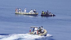 Na ostrov Lampedusa doplulo v sedmi motorovch lunech 184 migrant. Neprojdou, k Salvini