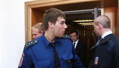 David Rath pichází k soudu.
