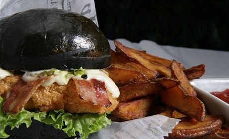 Night Rider burger s domácími hranolky