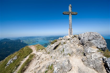 Z vrcholku hory Mahdlgupf v rakouských Alpách odcizili neznámí zlodji soku Krista. Horolezci jsou rozhoeni (ilustraní foto)