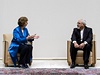 Catherine Ashtonová, éfka evropské diplomacie, rozmlouvá se svým íránským protjkem Mohammadem Davádem Zarífem