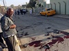 Irák v sevení bombových útok. K sebevraedným atentátm dochází v zemi tém kadý den, tento snímek pochází z úterý 15. íjna  