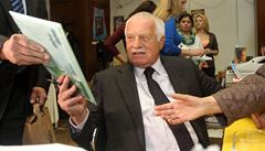 Václav Klaus podepisoval na kniním veletrhu v Havlíkov Brod svou novou knihu.