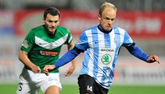 Jablonecký zálo�ník Lubo� Lou�ka (vlevo) a zálo�ník Boleslavi David Jarolím