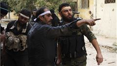 Syrtí povstaletí vojáci v provincii Aleppo