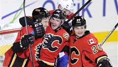 Hudler asistoval, pispl k vhe Calgary a na kont m u pt bod 