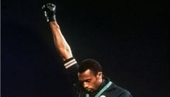 Sprintei Tommie Smith a John Carlos a jejich gesto.