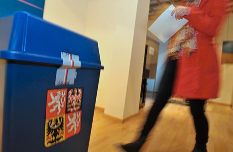 V pedasných volbách do Poslanecké snmovny pili hlasovat i etí volii v Bruselu.