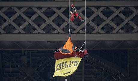 Úady zavely Eiffelovu v. Kvli protestu aktivist z Greenpeace 