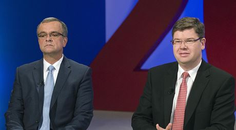 Miroslav Kalousek (TOP 09) a Jií Pospíil (ODS) pi povolební debat ve studiu eské televize.