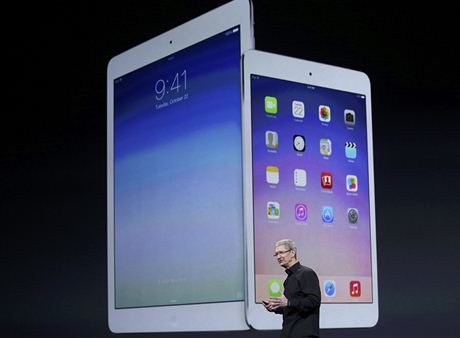 Tim Cook ze spolenosti Apple pedstavuje v San Franciscu nový iPad Air a iPad mini