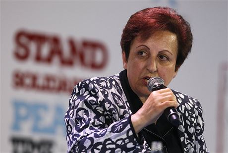 Íránská právnika irín Ebadiová obdrela Nobelovu cenu míru v roce 2003. Ocenna byla za svou innost na ochranu lidských práv