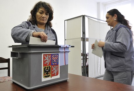 V enské vznici ve Svtlé nad Sázavou na Havlíkobrodsku pilo 25. íjna hned po zaátku voleb do Poslanecké snmovny odevzdat své hlasy 147 ze 486 odsouzených. Volební úast je tak zatím 34procentní. K volbám pilo i vech pt matek s pti dtmi.