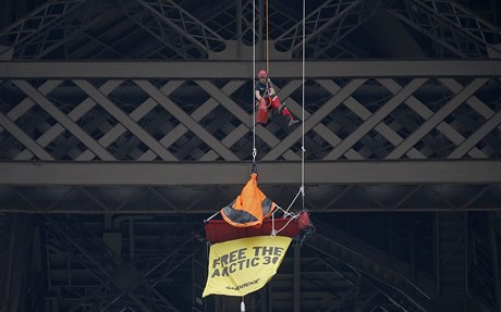 Úady zavely Eiffelovu v. Kvli protestu aktivist z Greenpeace 