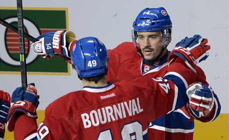 Český hokejista Montrealu Canadians Tomáš Plekanec (vpravo) a jeho spoluhráč Michael Bournival
