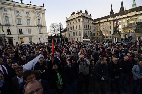 Akce na Hradanském námstí na podporu Bohuslava Sobotky.