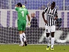 Smutní fotbalisté Juventusu Turín Paul Pogba (vpravo) a branká Gianluigi Buffon 