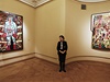 Kustodka na výstav "Sylvester Stallone. Art. 1975-2013"