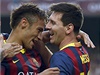 Neymar a Messi slaví gól do sít Realu.