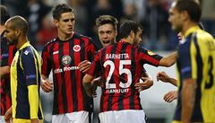 �eský fotbalista Frankfurtu Václav Kadlec (uprost�ed �elem)