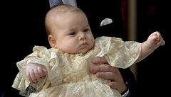 Pod krlovninm dohledem poktili prince George. M sedm kmotr