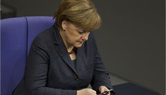 Angela Merkelová s mobilem.