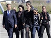Francouzský prezident François Hollande s rodinami proputných rukojmích