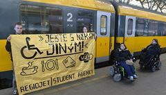 Protest obanského sdruení Asistence proti omezení v cestování handicapovaných ve vlacích spolenosti RegioJet.