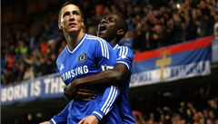 Fotbalisté Chelsea Fernando Torres (vlevo) a Ramires