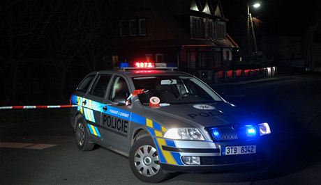 Policisté vyetují v Rakovicích na Frýdeckomístecku stelbu, pi které byli zasteleni dva lidé a jedna osoba tce zranna. 