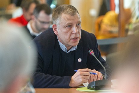 Ředitel zpravodajství Zdeněk Šámal na zasedání rady ČT.