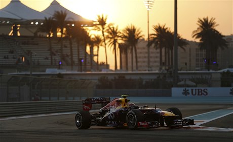 Australský pilot formule 1 Mark Webber z Red Bull na Velké ceně Abú Zabí