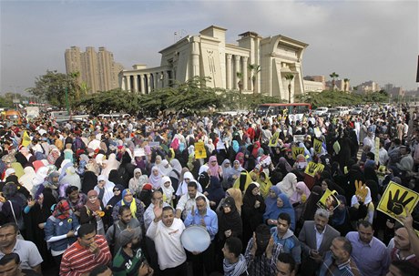 Demonstrace stoupenců hnutí Muslimské bratrstvo (ilustrační fotografie).