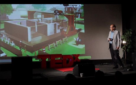 Profesor Behrokr Khosnevis z Univerzity v Ji�ní Kalifornii p�edstavuje projekt Contour Crafting.