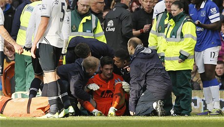 Otesený gólman Tottenhemu Lloris.