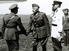 Pplk. Svoboda vítá 30. ervence 1942 v Buzuluku s. exilového ministra národní obrany gen. Sergje Ingra.