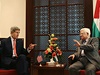 John Kerry s palestinským prezidentem Mahmúdem Abbásem