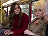 William a Kate v londýnském metru prodávali pamtní vlí máky. 