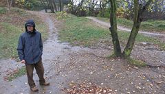 Ocitli jsme se na jakési zvln�né terase.