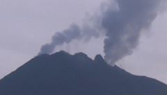 Sopka na Sumatře vyhnala z domovů přes tisíc lidí