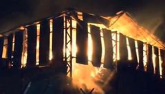 V Brodku u Prost�jova ho�í hala s uskladn�nou slámou.